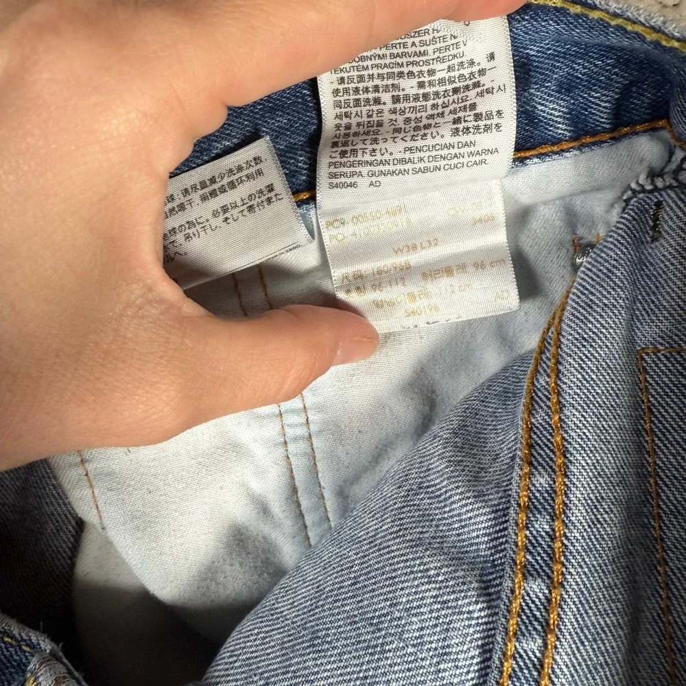 Levis 550 Men's 38x32 Relaxed Fit Tapered Leg Blue Denim Jeans Light Wash